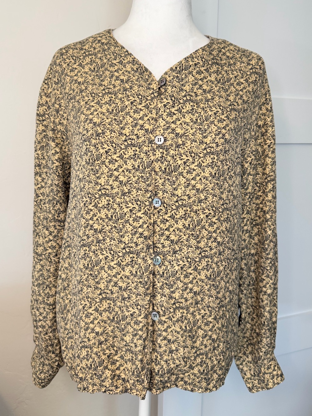 Vintage 90’s Anne Klein Beige Floral Silk Button-Front Blouse